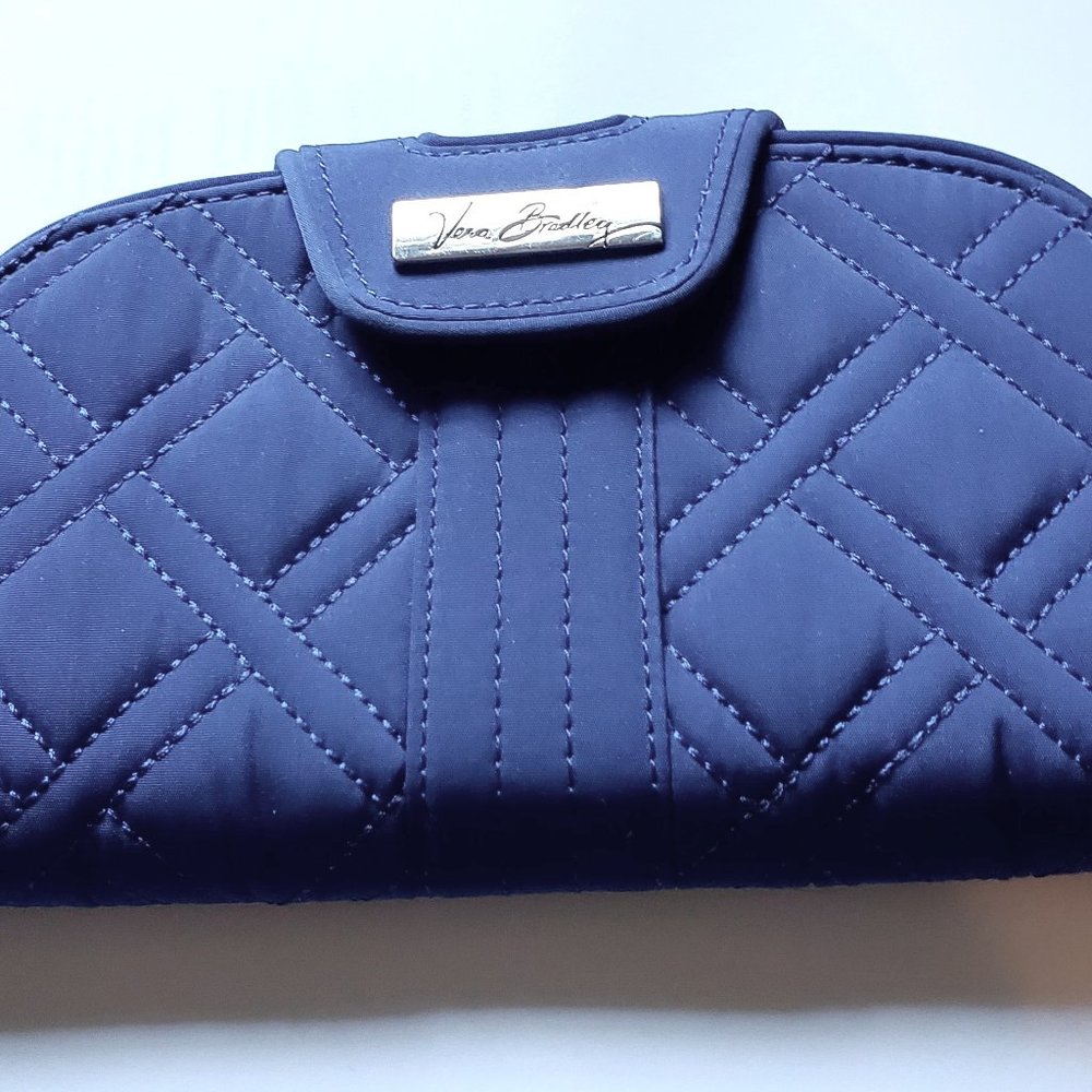 VERA BRADLEY Kiss 'N Snap Quilted Stitch Wallet Clutch in Classic Navy